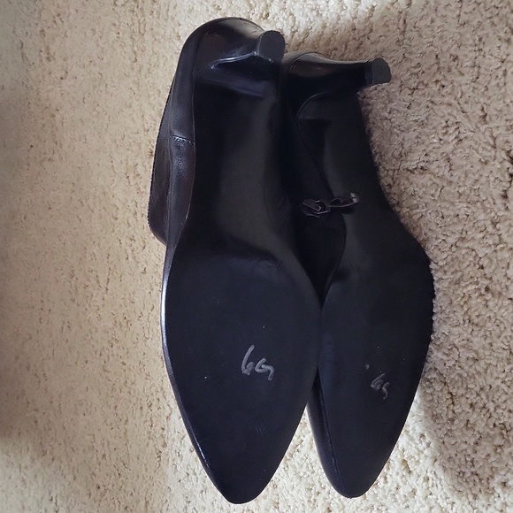 Tahari Penny Black Leather 2.5 in Booties SZ 8M - Picture 6 of 9